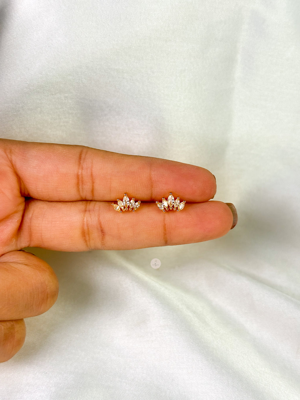 Crown Glow Ball Back Studs