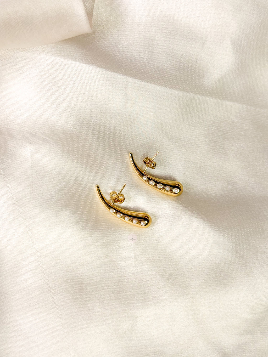 Estele Pearl Studs
